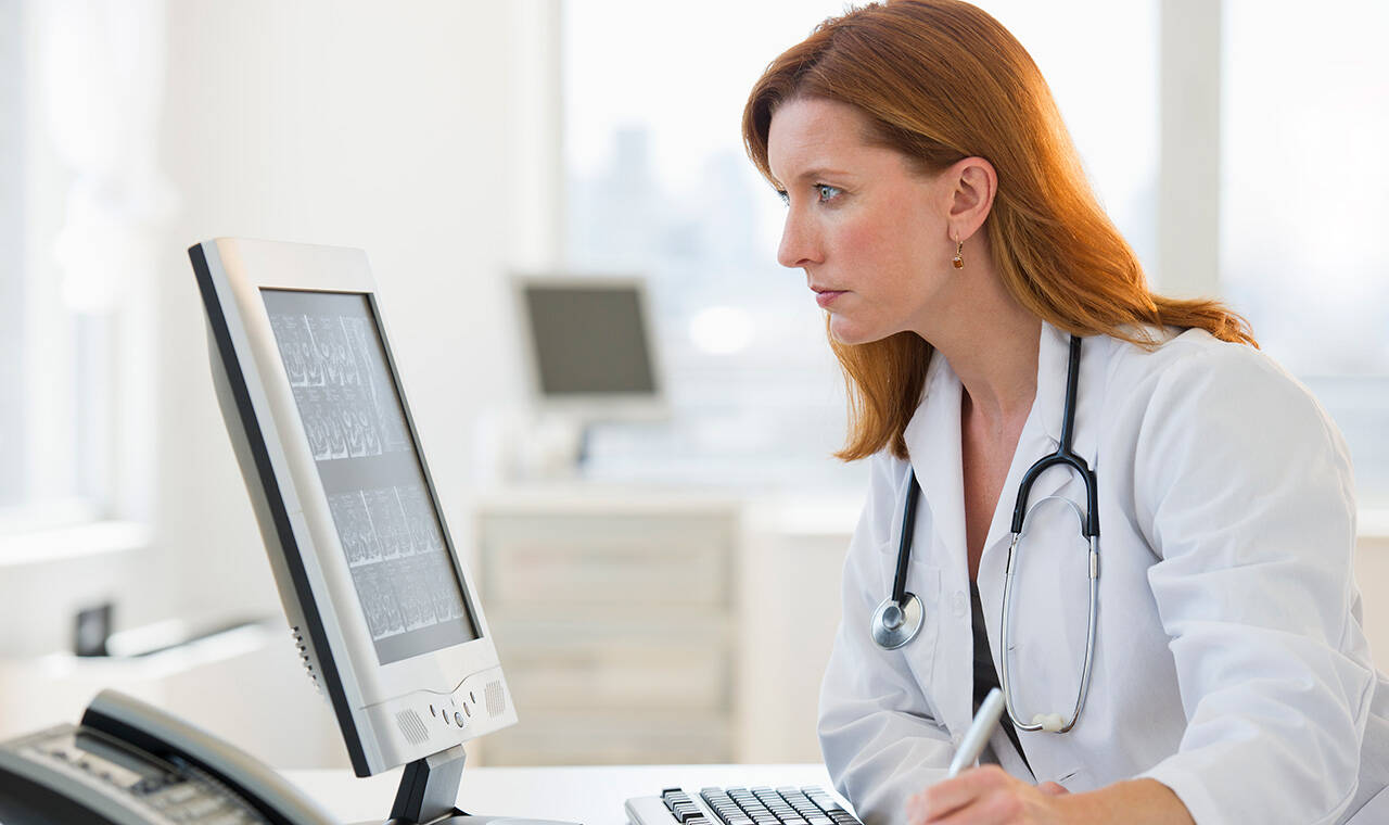 female-doctor-at-computer_gettyimages-105783575_1280x760.jpg