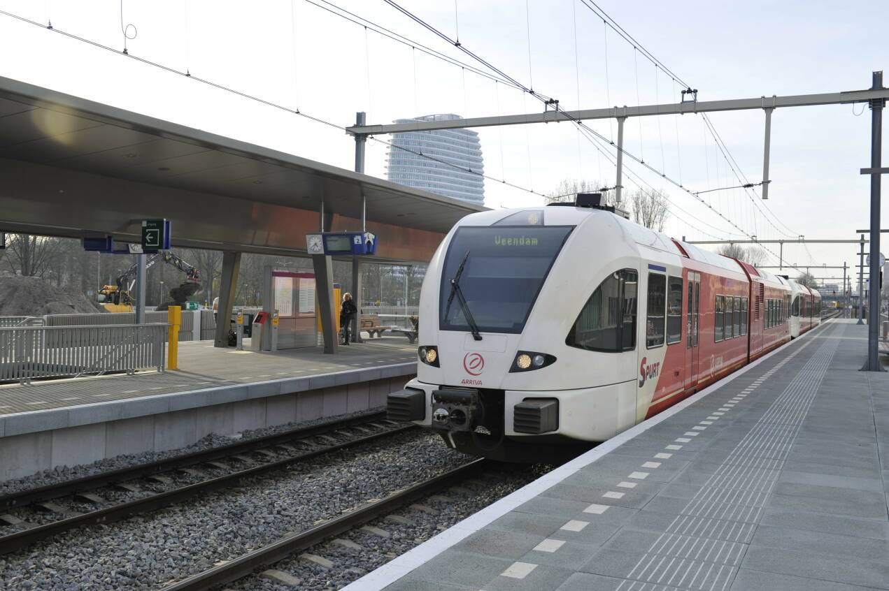 Foto van trein wat aankomt op perron