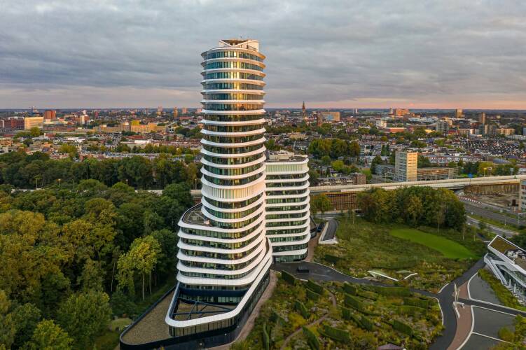 Foto kantoorgebouw in stad Groningen