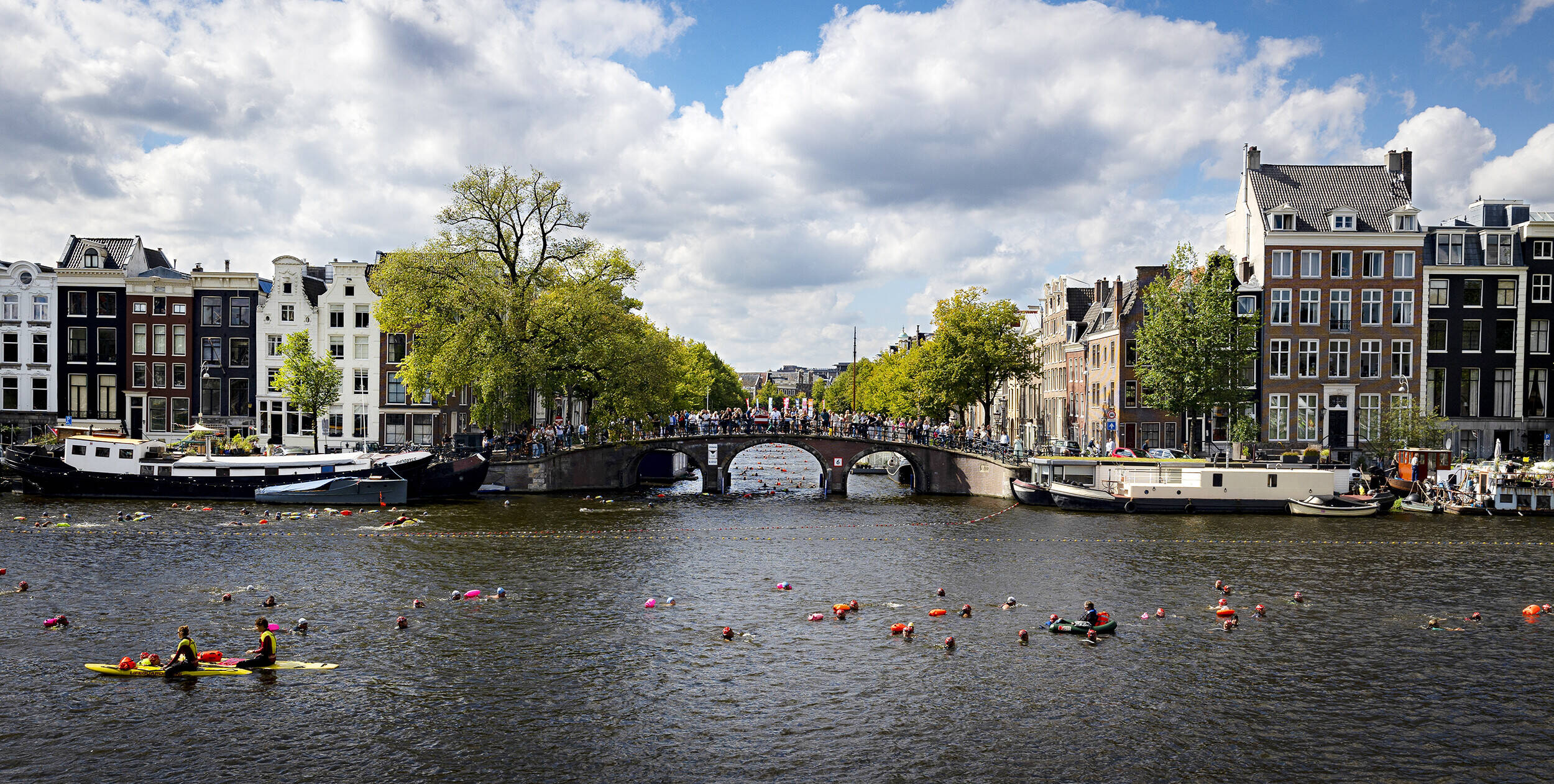 Foto van een city swim in Amsterdam