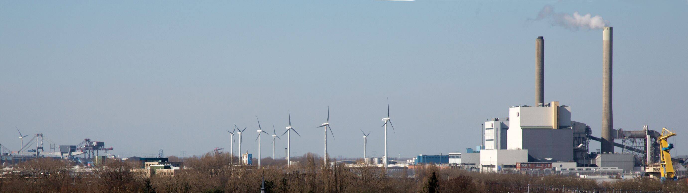 Zicht op Westpoort. In Westpoort wordt het bestaande elektriciteitsstation vernieuwd en uitgebreid.