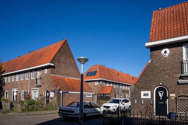 Zonnepanelen in rijksbeschermd stadsgezicht Amsterdam-Noord.