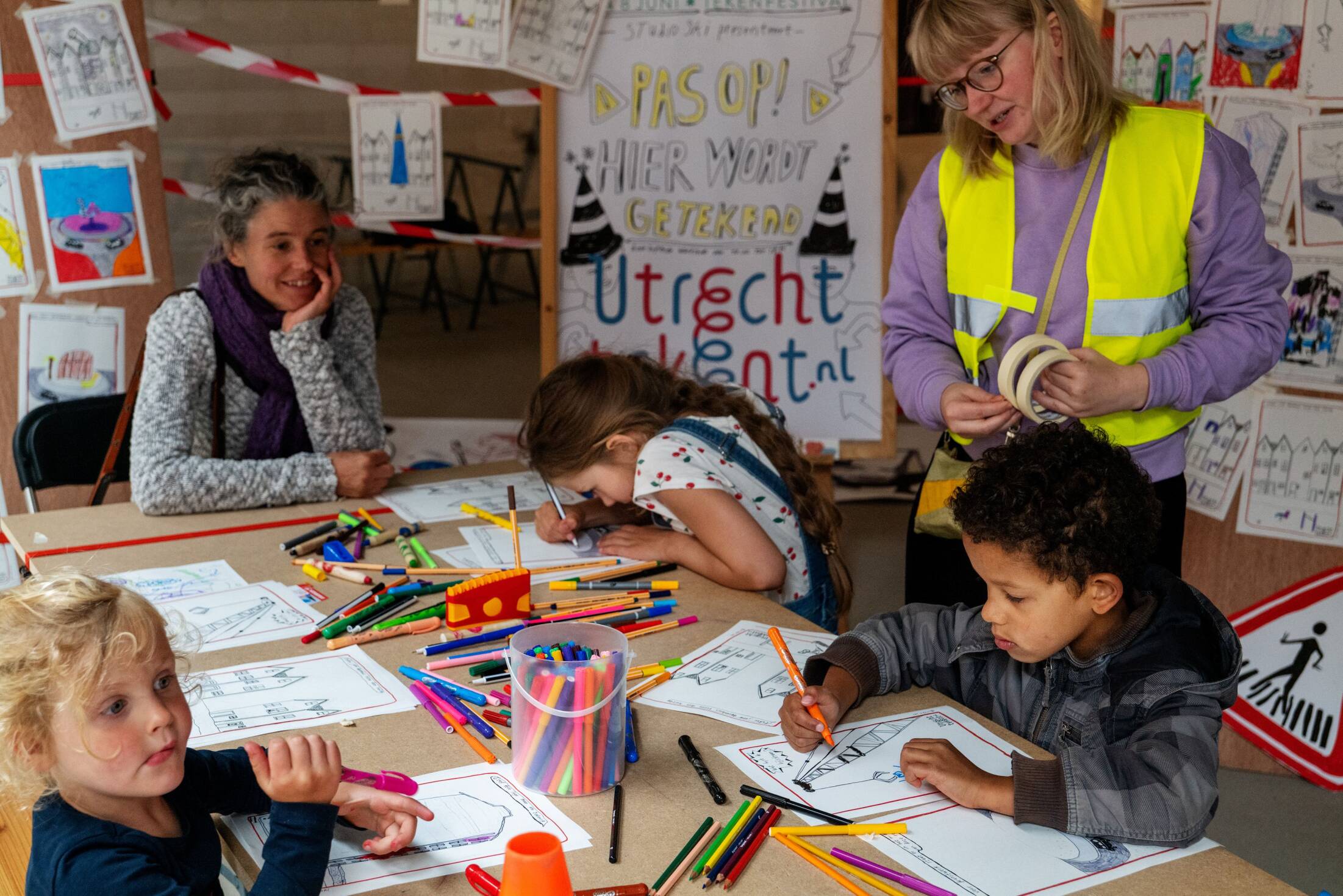 Afbeelding workshop tekenen door ZIMIHC.