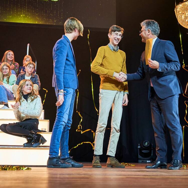 Op 15 november reikte ik in de Stadsschouwburg Utrecht de Nationale Kinderprijs 2023 uit aan Lars Westra en Mehrzad Joussefi