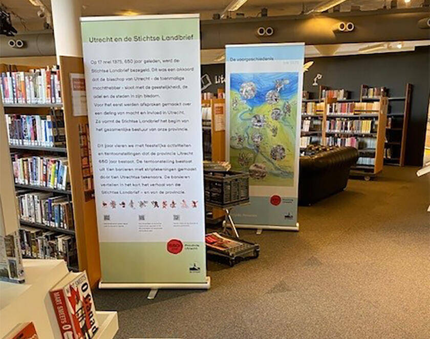 Bibliotheek in Zeist, met banners voor de viering 650 jaar Provincie Utrecht.