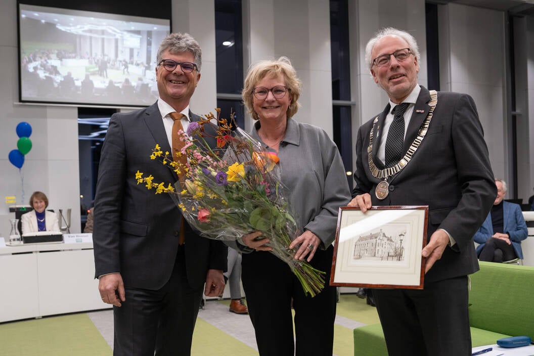 Hier sta ik naast burgemeester Frans Backhuijs tijdens mijn gemeentebezoek aan Nieuwegein op 30 september