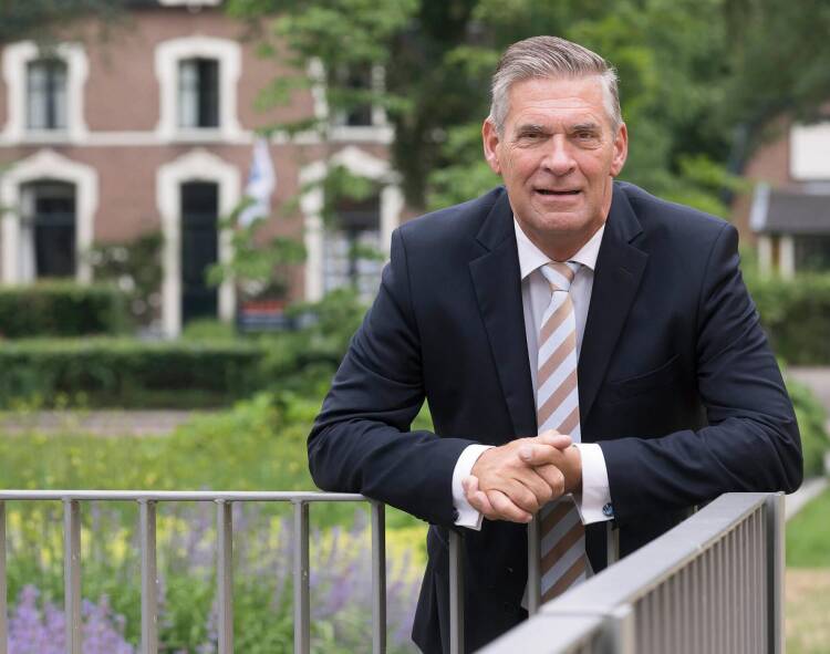 30 maart: be&euml;diging Mark R&ouml;ell van Baarn&nbsp; 
(3de termijn)