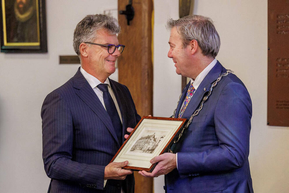 30 maart: be&euml;diging Mark R&ouml;ell van Baarn&nbsp; 
(3de termijn)