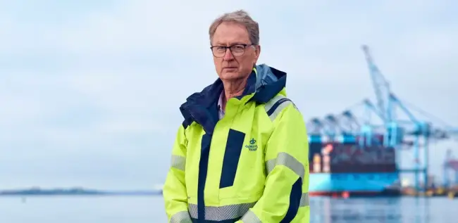 Jan Andersson med Skandiahamnen i bakgrunden.