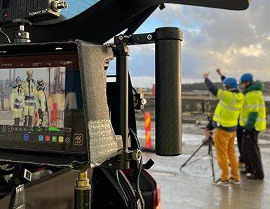 Arbete med spont p&aring;g&aring;r vid Skandiahamnen.