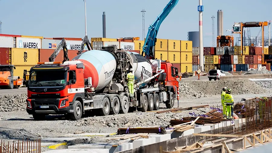Spontarbete vid kajen i Skandiahamnen.