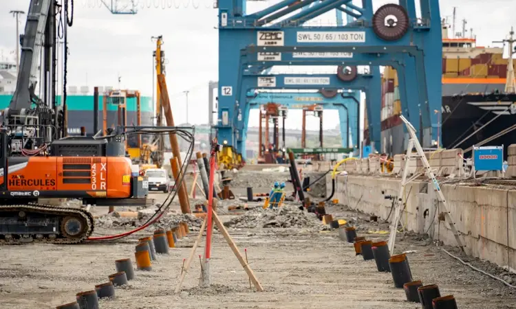 The workplace in Skandia Gateway with cranes in the background.