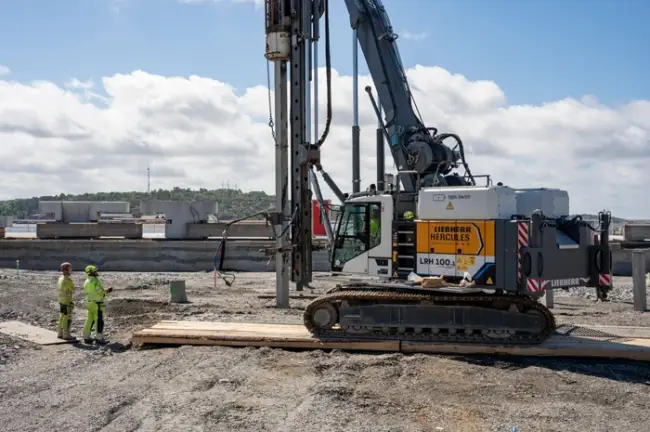 Work with the sheet piles at the Skandia harbour.