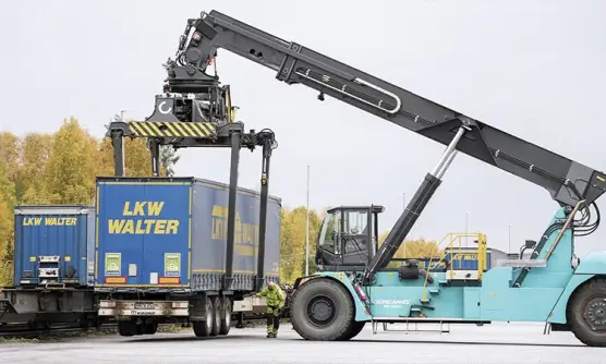 Trailers being handled at the Eskilstuna intermodal terminal.