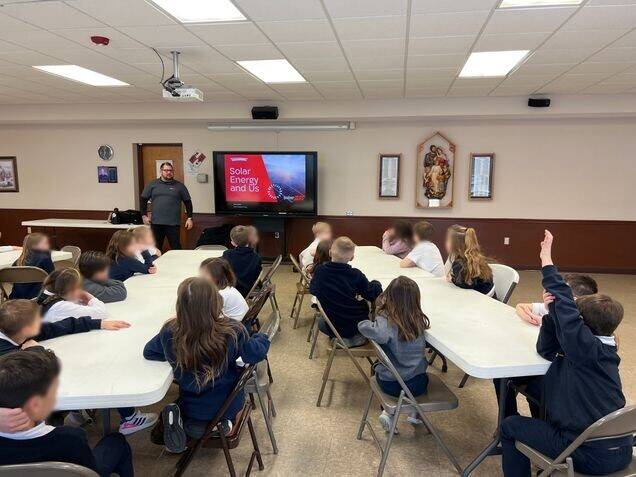 SolarEdge employee volunteering with kids and teaching them about solar energy