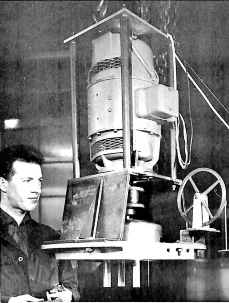 Test equipment for vertical axis propellers in a cavitation tunnel at NSMB (1963).