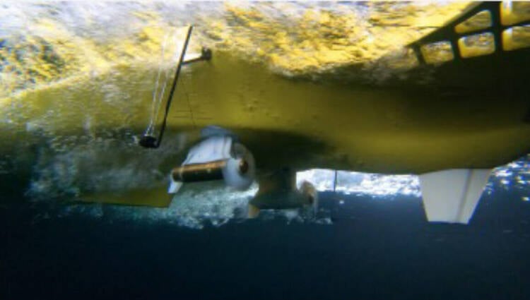 Two 360&deg; rotatable azimuthing pods at each end of the vessel.