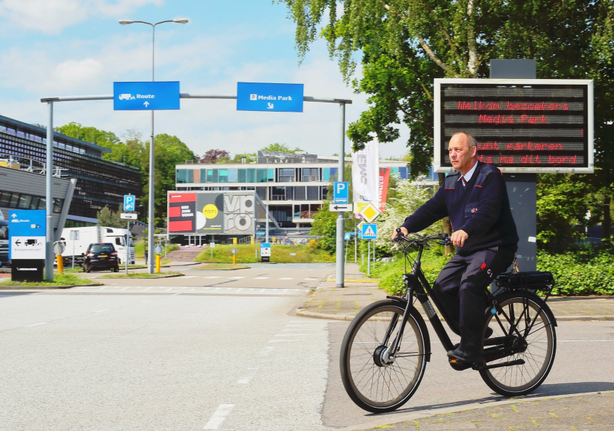 Surveilleren op de fiets - G4S Cares magazine 2022-2023