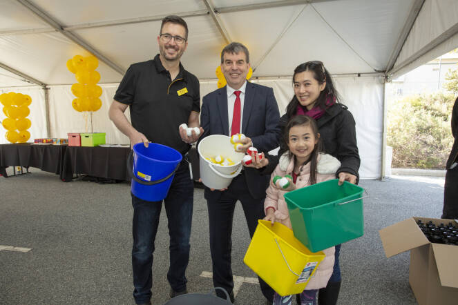 2018 August - Min Dave Kelly, with Mark Stickells together with their opponents in a parallel programming competition -  Pawsey Open Day
