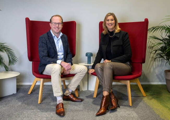 Foto van Rianne van Eijk en Gerben Douma van de Raad van Bestuur.