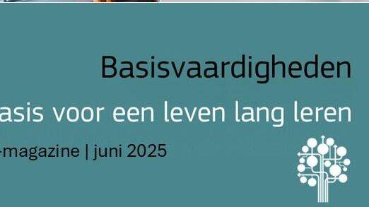 foto met aan linkerzijde gekleurde blokjes (wit, roze, groen, oranje en blauw) die op verschillende hoogtes zijn gestapeld.