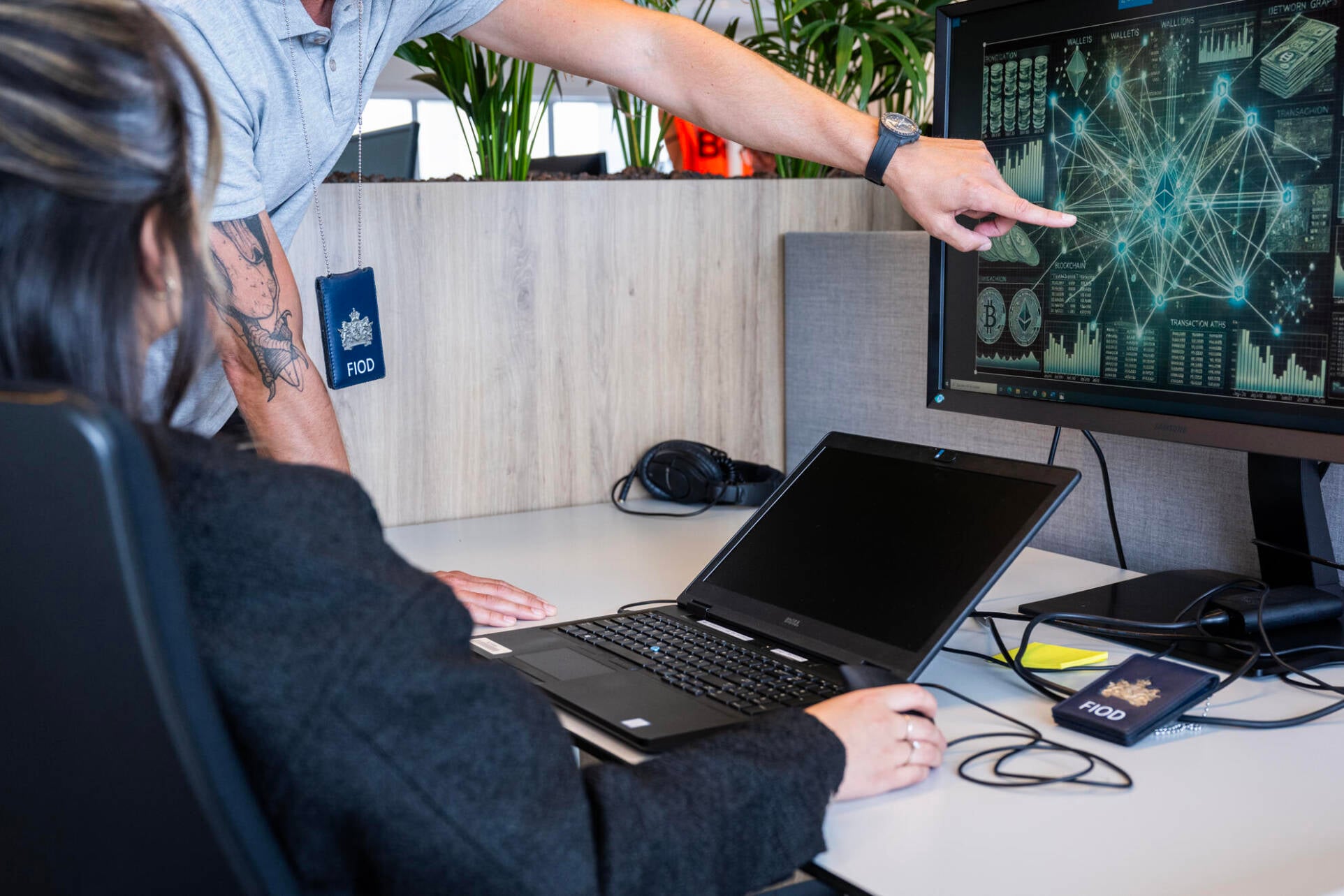 Portretfoto van Jean Paul van der Heide en Chief Financial Economic Crime Officer Philippe Vollot.