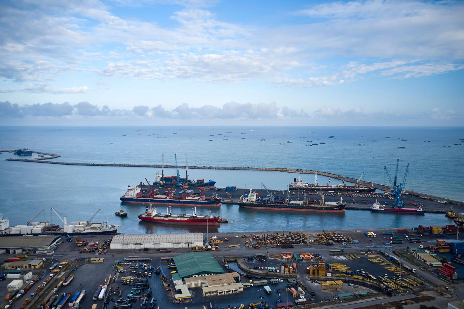 Portretfoto van Jean Paul van der Heide en Chief Financial Economic Crime Officer Philippe Vollot.