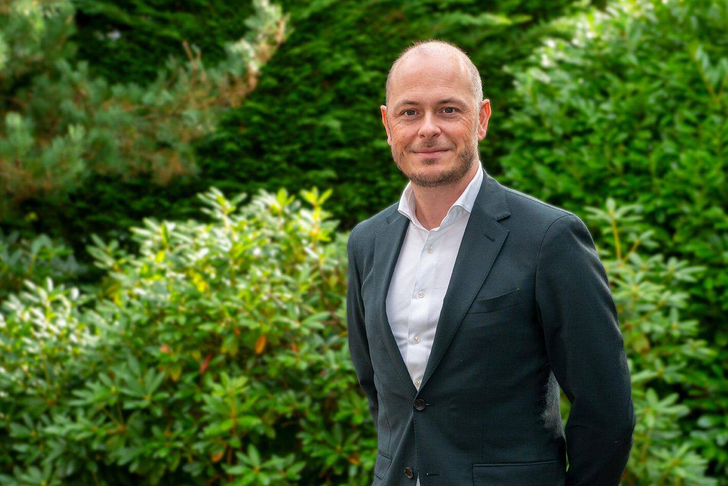 Portretfoto van Jean Paul van der Heide en Chief Financial Economic Crime Officer Philippe Vollot.