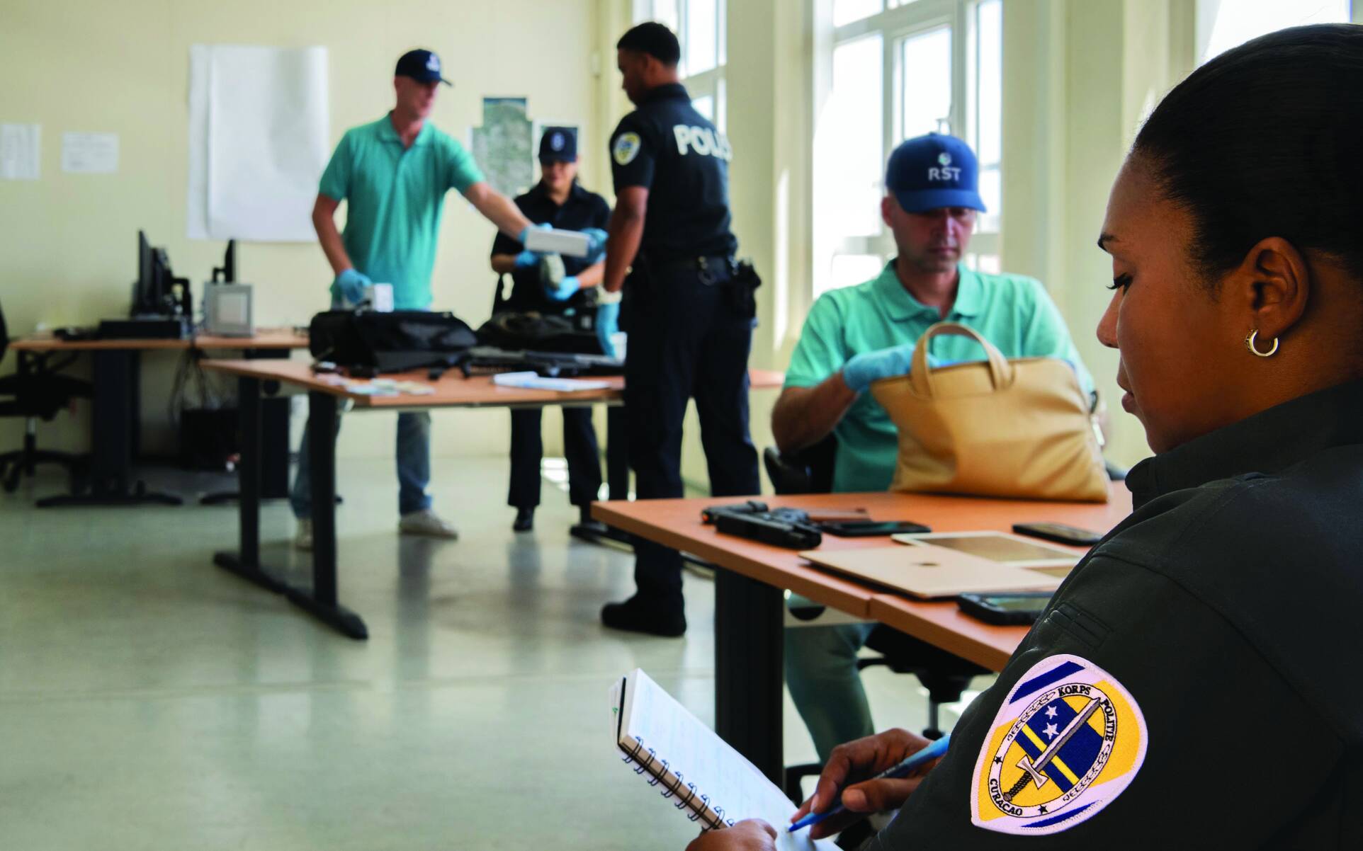 Portretfoto van Jean Paul van der Heide en Chief Financial Economic Crime Officer Philippe Vollot.