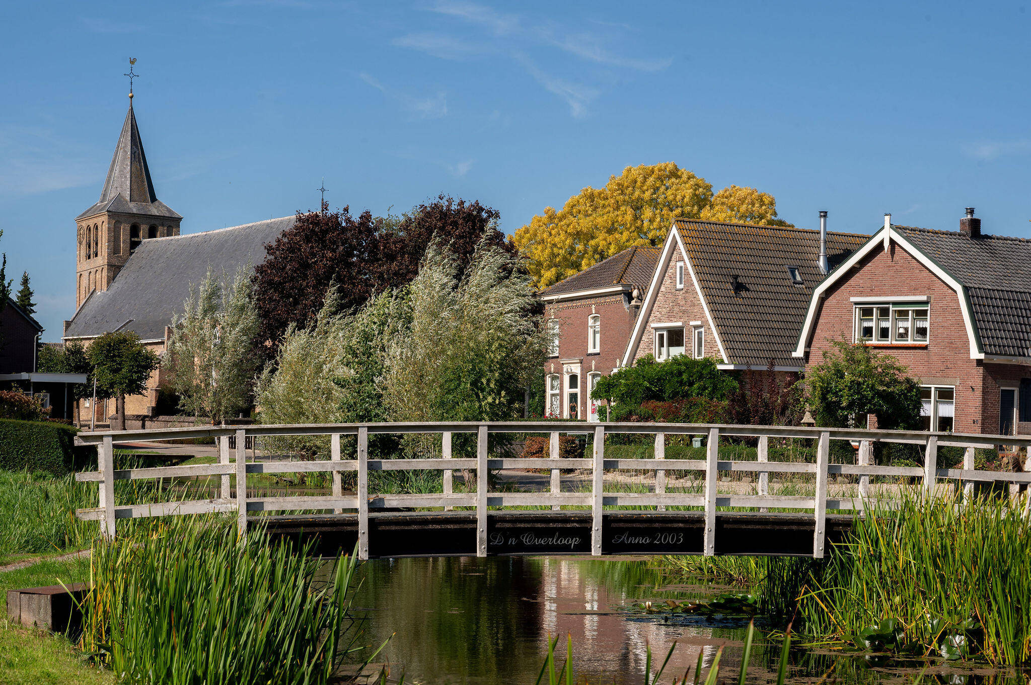 Foto van de skyline van Goudriaan met op de achtergrond de kerk