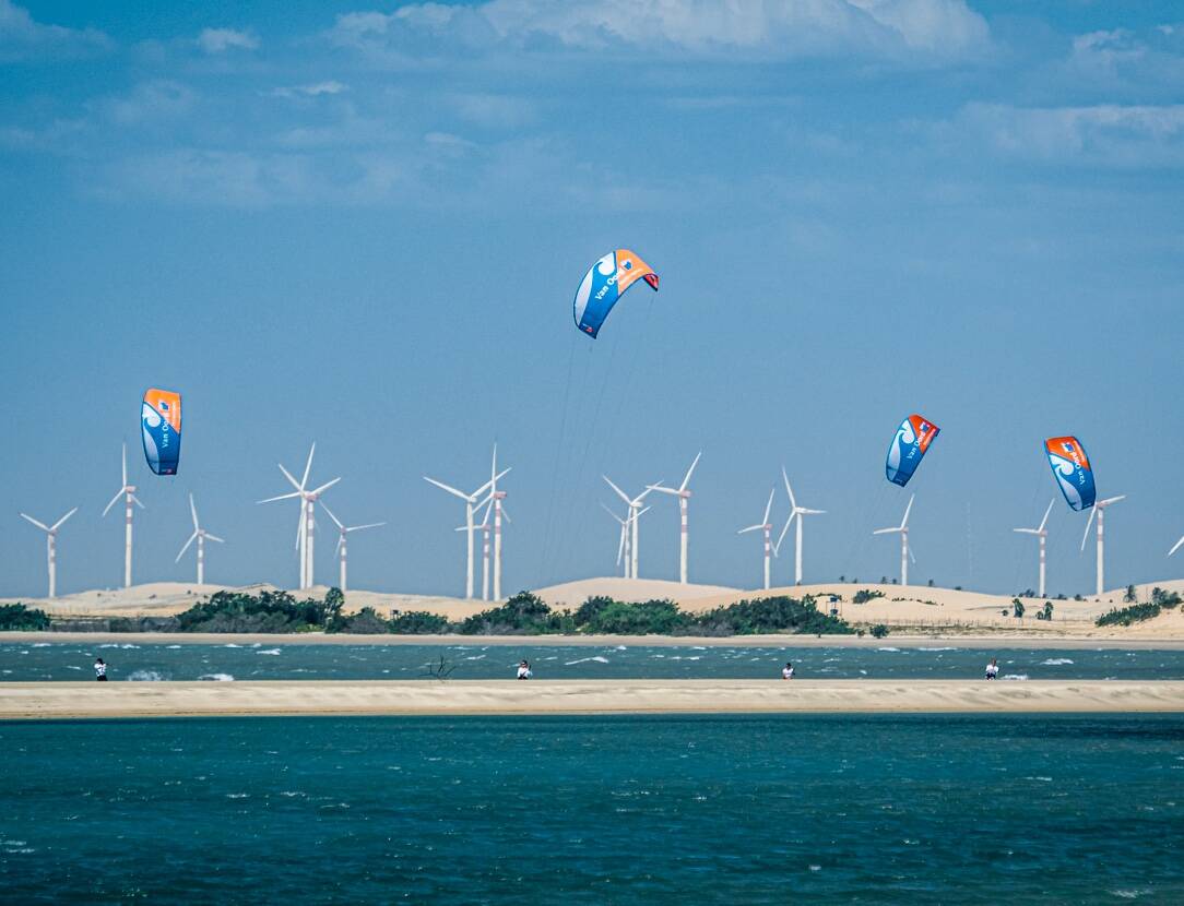 Multiple Van Oord kites in the air at the coast of Fortaleza